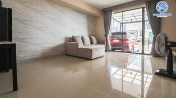 *****ทาวน์เฮ้าส์มือสองย่านนนทบุรี ม.พลีโน่ เวสต์เกต บ้านกล้วย-ไทรน้อย เนื้อที่ 17.5 ตร.ว. ฟังก์ชัน 3 ห้องนอน 2 ห้องน้ำ 2 ที่จอดรถ แถมฟรี! 2 เครื่องปรับอากาศ 1 เครื่องทำน้ำอุ่น และเฟอร์ฯ บิวท์อินทั้งหลัง บนทำเลแห่งการเดินทาง เพียง 20 นาทีก็ถึงรถไฟฟ้าสายสีม่วง "สถานีคลองบางไผ่" ใกล้ทางด่วน